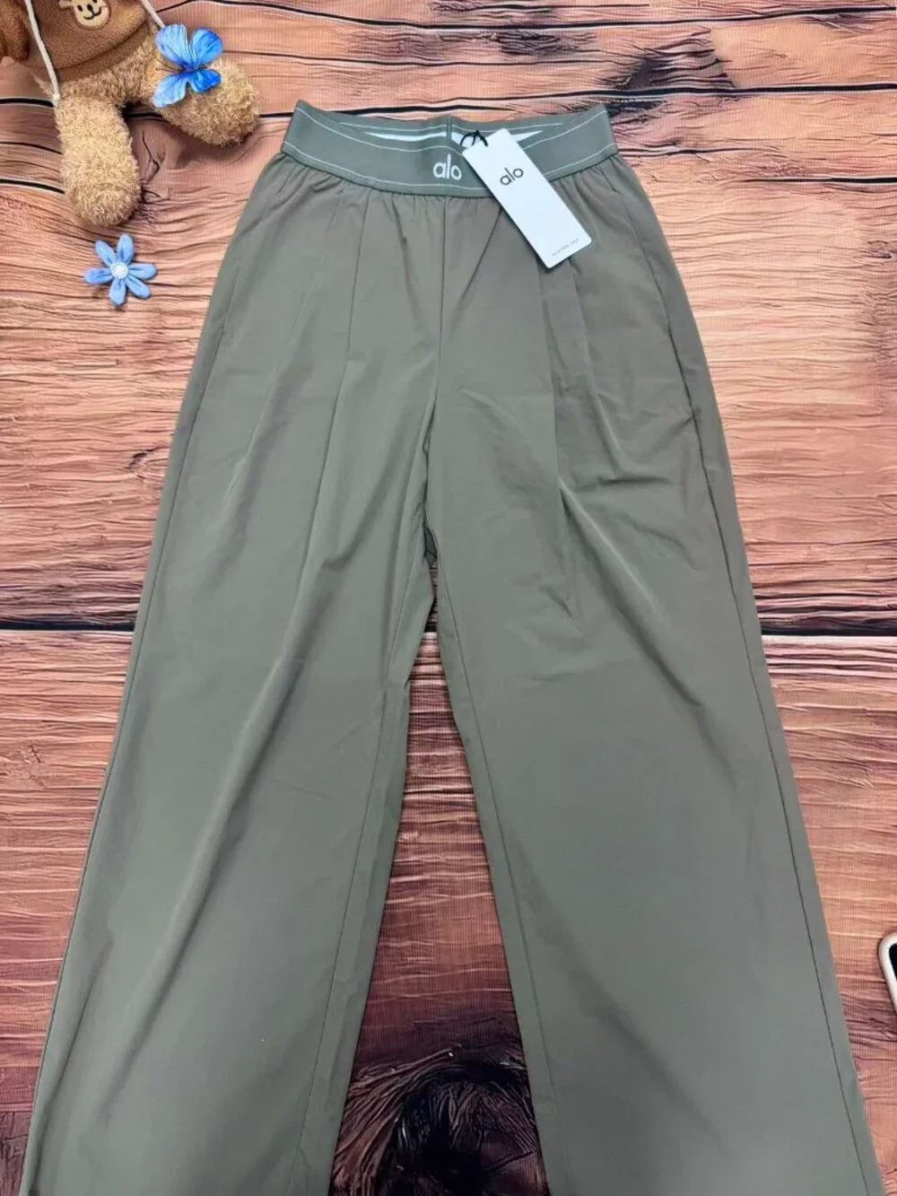 💕NWT ALO Yoga Suit Up Trouser Regular Limited Olive🍵Everyday Pants